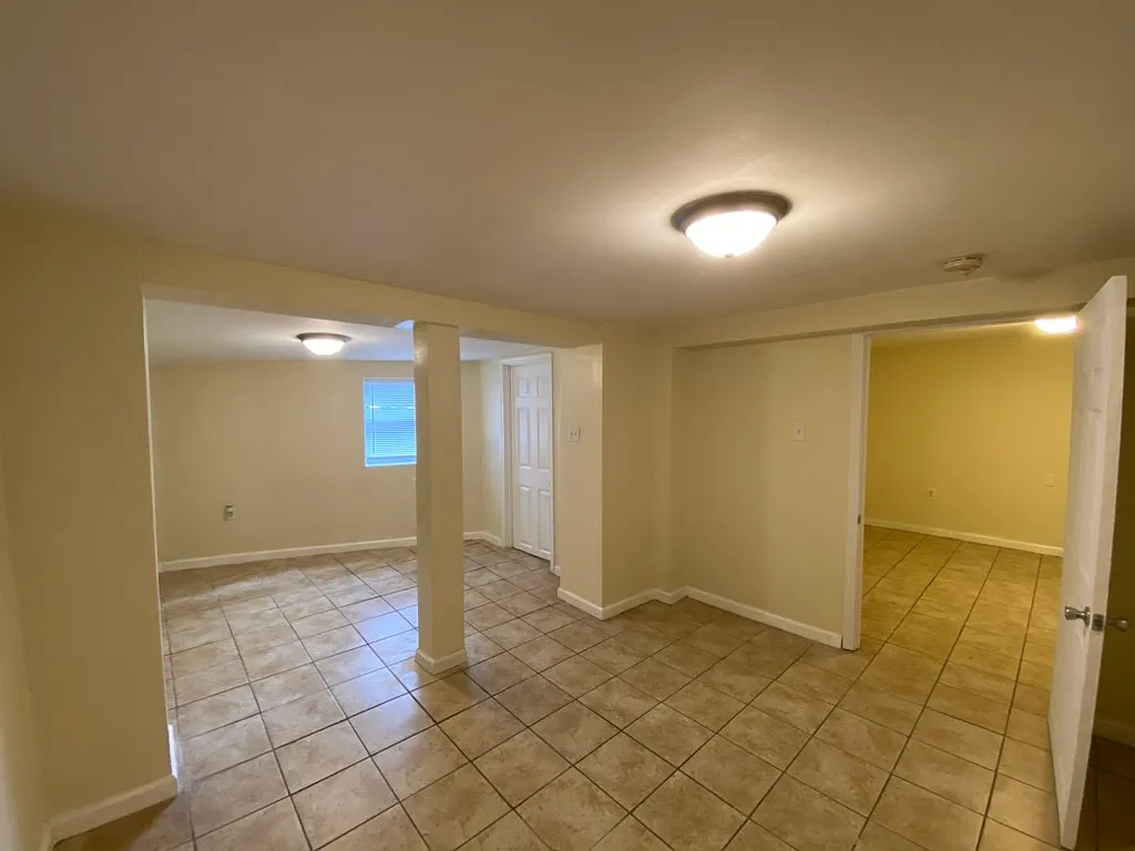 3 bed, 1100 sqft, $1,400 — Photo 2