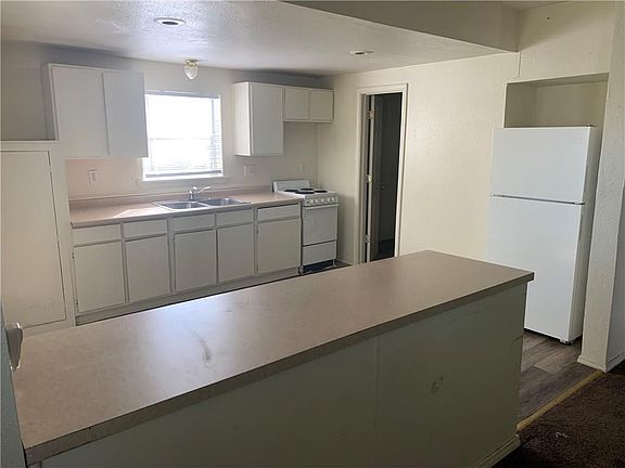 2nd image of 718 Leverett Ave #1