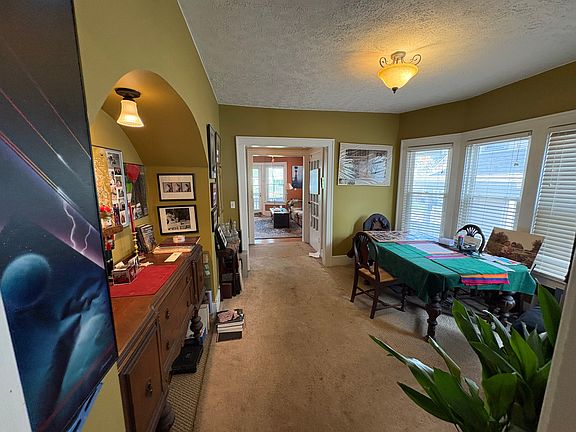 3rd image of 302 Laburnam Cres #300