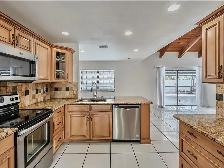 9720 Carousel Cir S — Photo 4