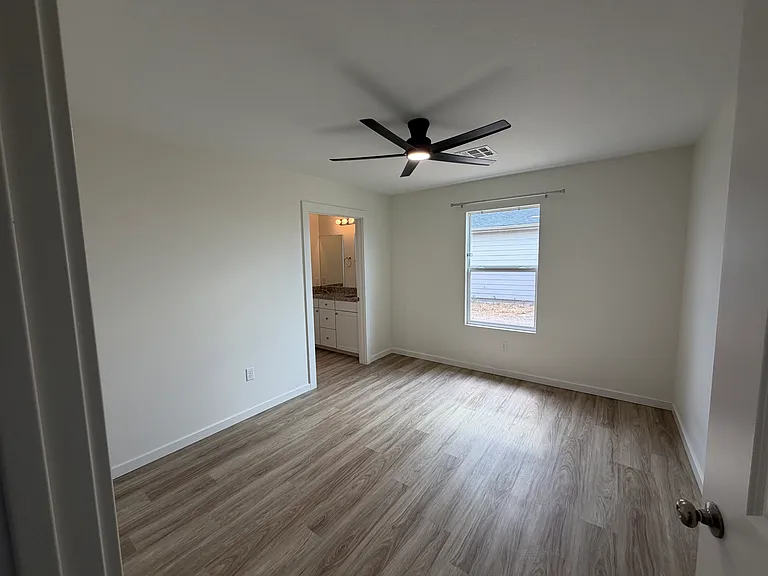 1219 Fountain Dr — Photo 12