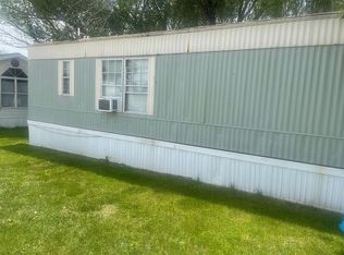 748 W Elm St, Charleston, IL 61920