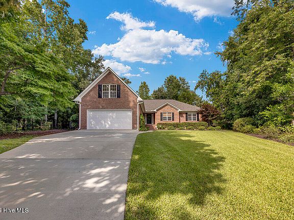 3rd image of 904 Woodridge Court SE