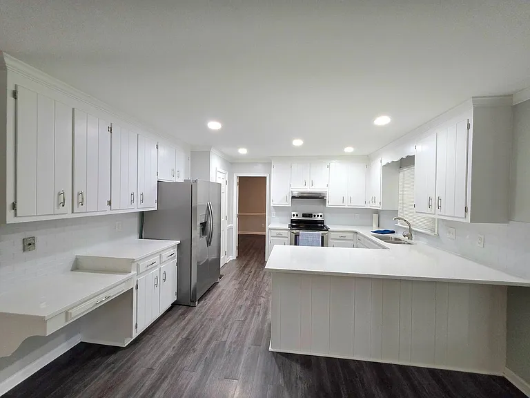 415 Rosewood Ln — Photo 9