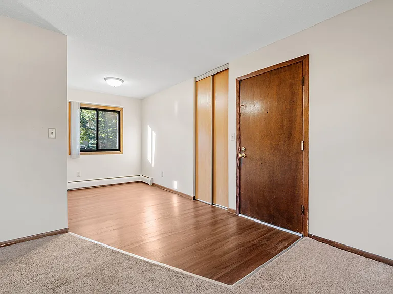 2166-4 entryway