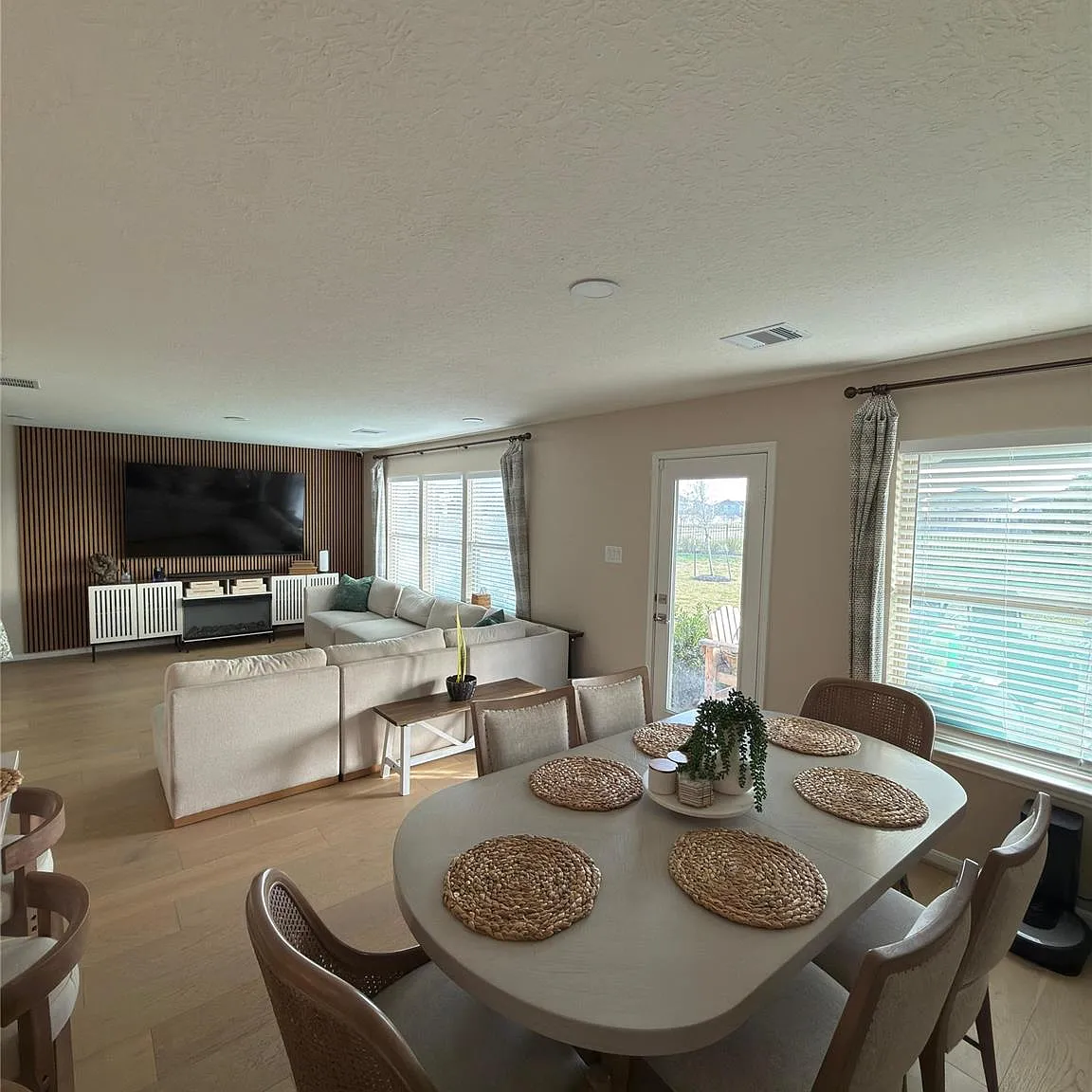 3 bed, 2.5 bath, 1780 sqft, $2,500 — Photo 3