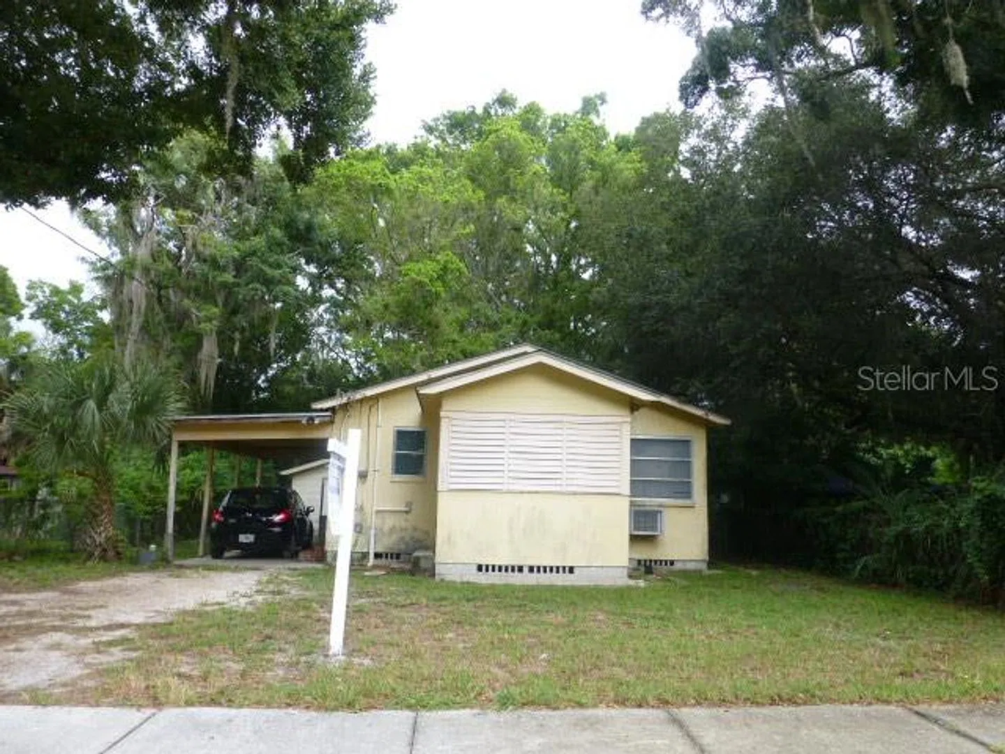 Cozy 2 bedroom home near local amenities — Photo 1