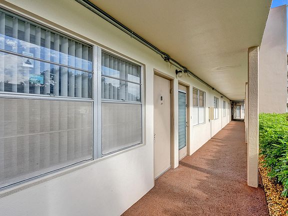 4th image of 2303 Lucaya Lane #E1