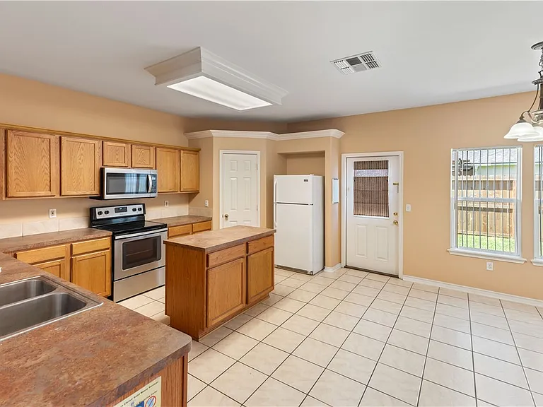 6518 Purplewing Dr — Photo 9