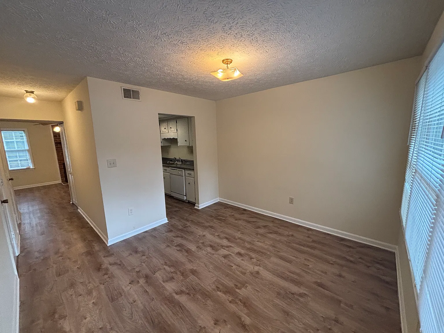 2 bed, 1.5 bath, 1056 sqft, $1,500 — Photo 4
