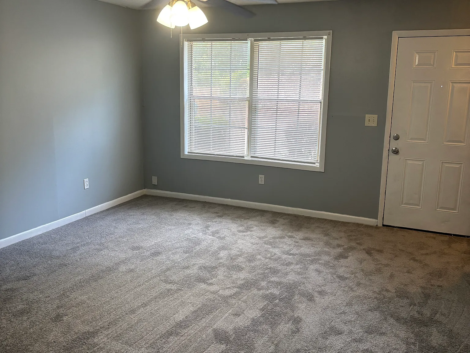 2 bed, 1.5 bath, 1100 sqft, $1,350 — Photo 3