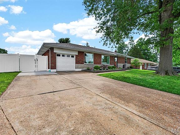 2nd image of 10020 Jeffleigh Ln