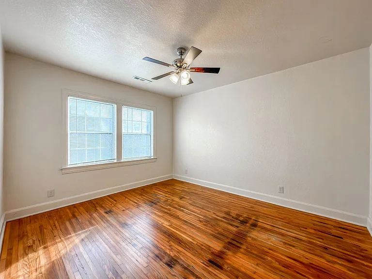 1009 S 25th St — Photo 11