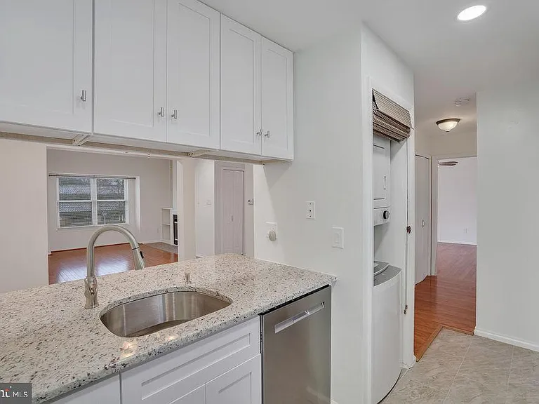 111 Park Pl — Photo 15