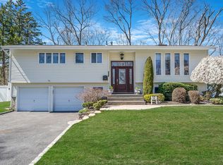 32 Fuller St, Dix Hills, NY 11746
