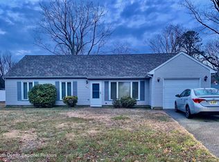 872 Buffalo Ct, Toms River, NJ 08753