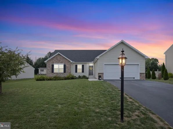 6079 Jennifer Ln, Spring Grove, PA 17362