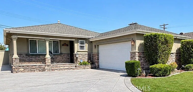 3 bed, 1104 sqft, $3,800 — Photo 1