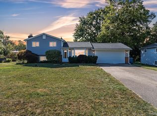 343 Teggerdine Trl, White Lake, MI 48386