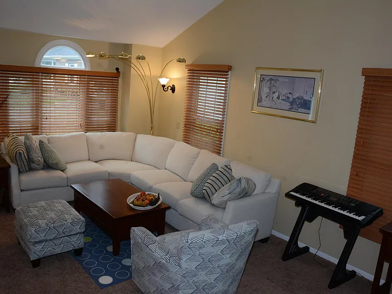 8811 Hawthorne Dr — Photo 5