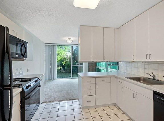 5th image of 3115 S Michigan Ave APT 203