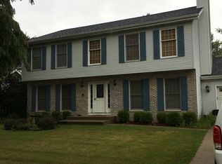 208 Valley Rd, McHenry, IL 60050