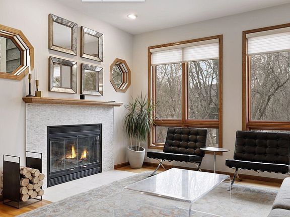 5th image of 672 Huntington Ct S