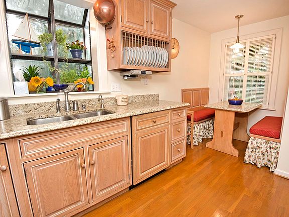 4th image of 129 E Westfield Blvd