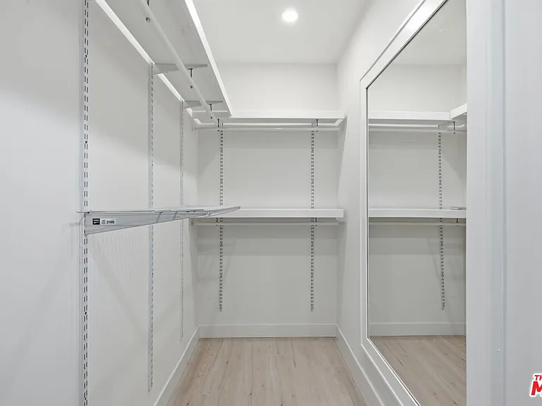 13025 Moorpark St #208 — Photo 18