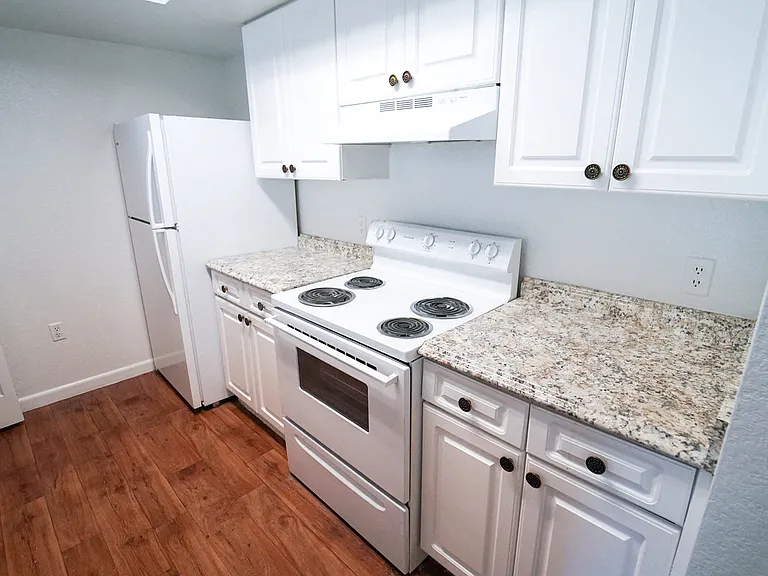 Whistler's Cove Apartments — Photo 12
