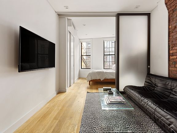 3rd image of 26 Prince St #4