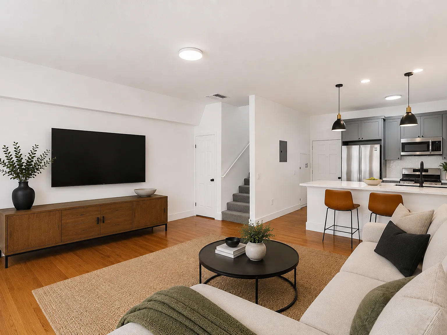 1827 N Wilcox Ave - Now Offering a $500 Look & Lease Credit on Select Units! — Photo 2