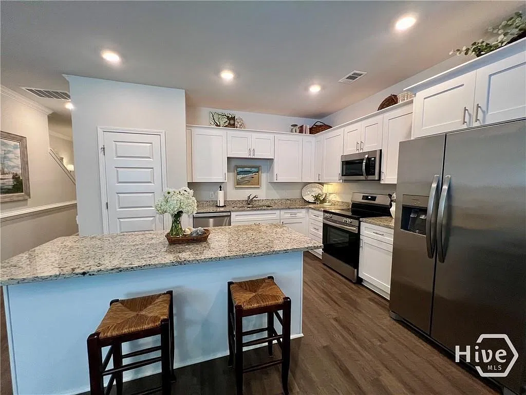 3 bed, 2.5 bath, 1605 sqft, $2,000 — Photo 4