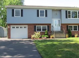 28 Michaelangelo St, Latham, NY 12110