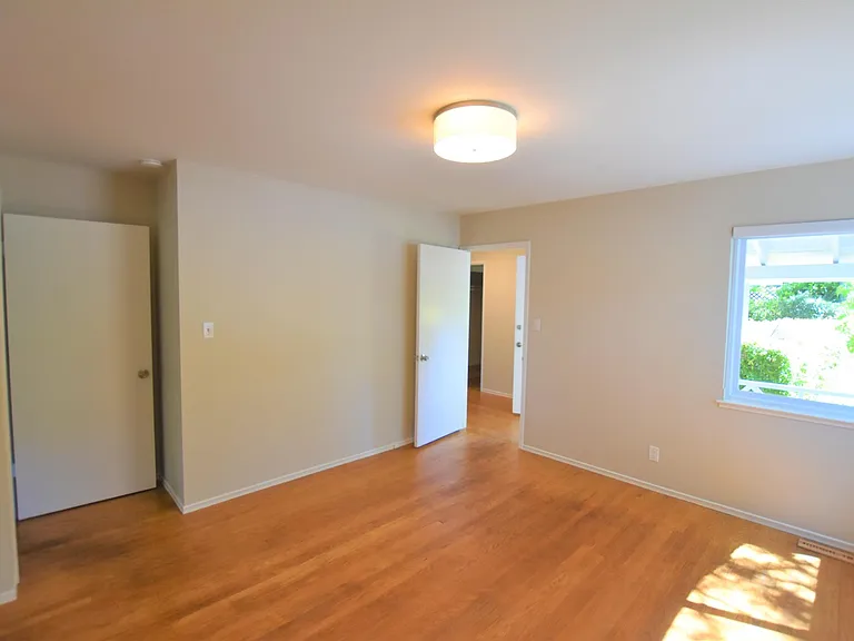 1476 Bedford Ave — Photo 18