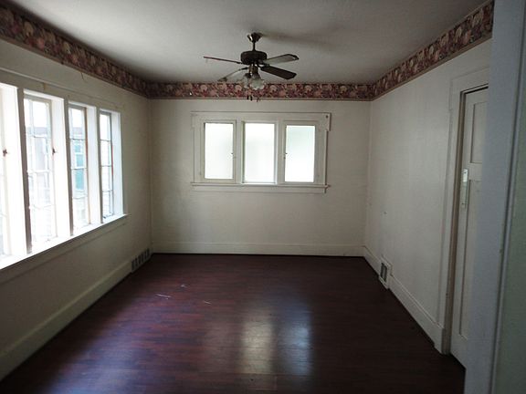 3rd image of 4 Washington Ct