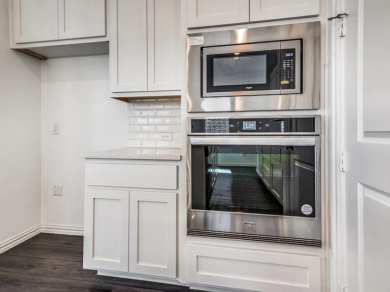 6205 Queens Path — Photo 11