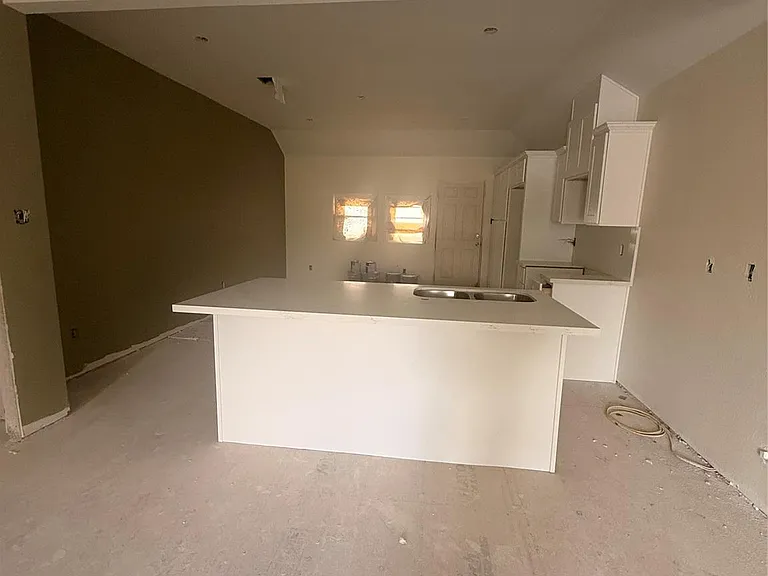 708 Main St — Photo 3