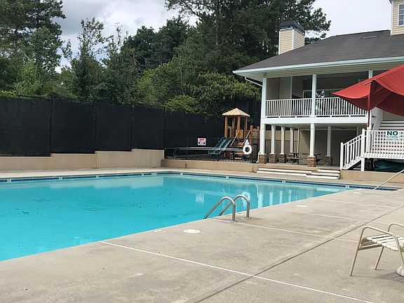 4th image of 76 Moreland Cir
