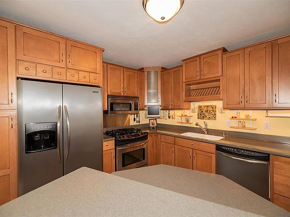 5th image of 6964 Bancroft Ave