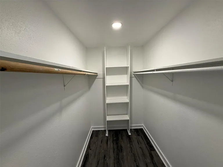8034 Antoine Dr — Photo 11