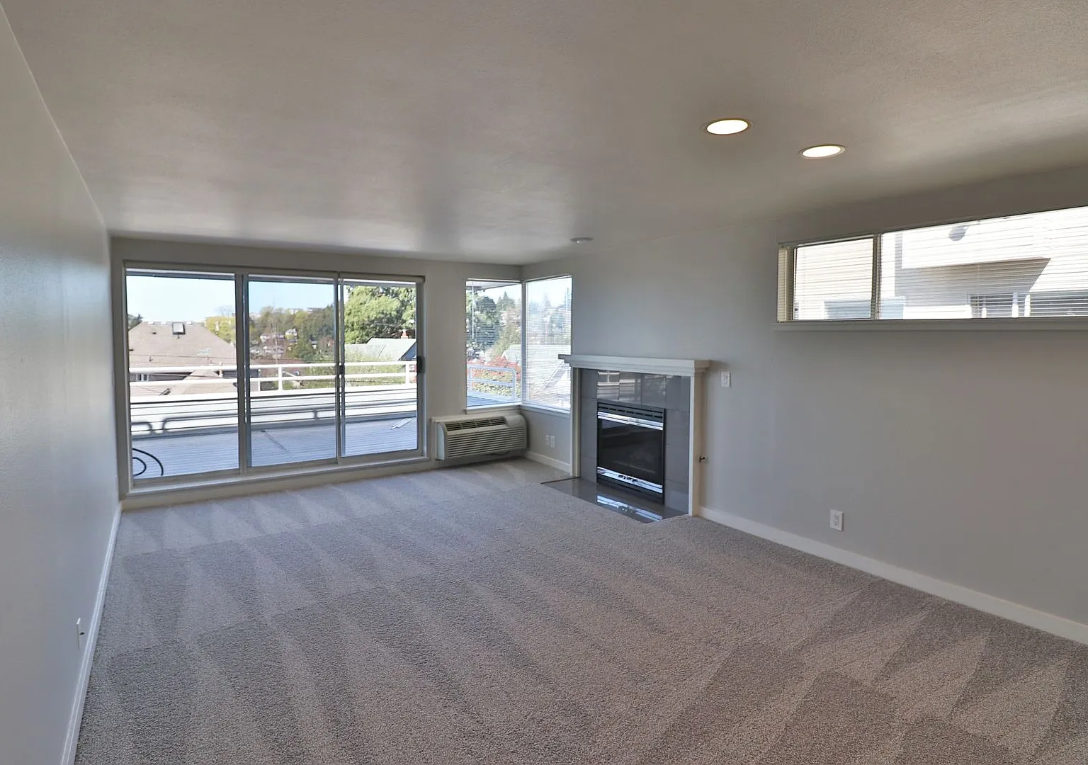 2 Bedroom Apartment In West Seattle with Great Views! — Photo 1