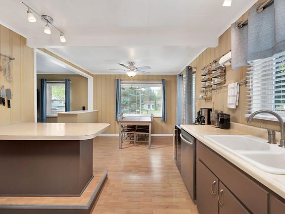 2nd image of 2247 Valentine Blvd NE