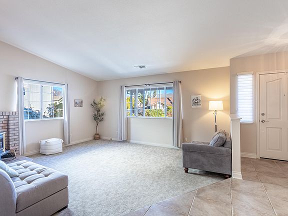 5th image of 484 Dominica Ct
