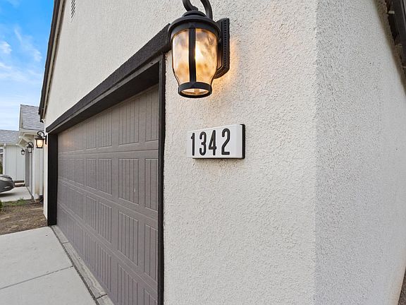 5th image of 1342 W Butterfield Ln
