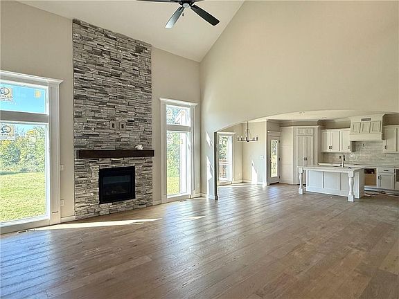 4th image of 1070 Fir Ln