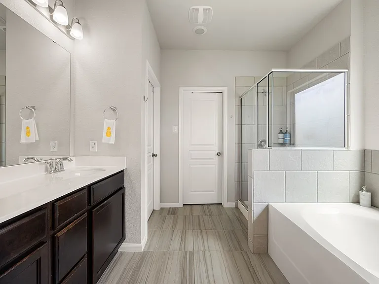 5804 Blackstone Dr — Photo 14