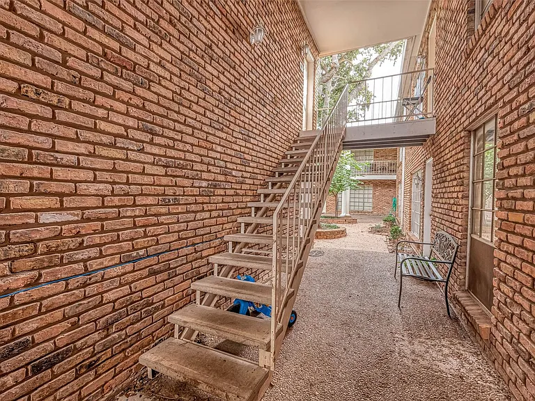 2201 Fountain View Dr #54 — Photo 5
