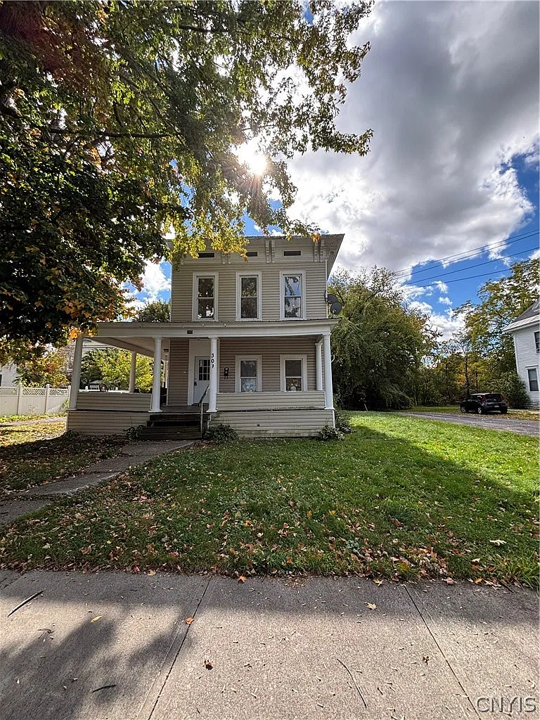 2 bed, 1.0 bath, 2601 sqft, $1,200 — Photo 1