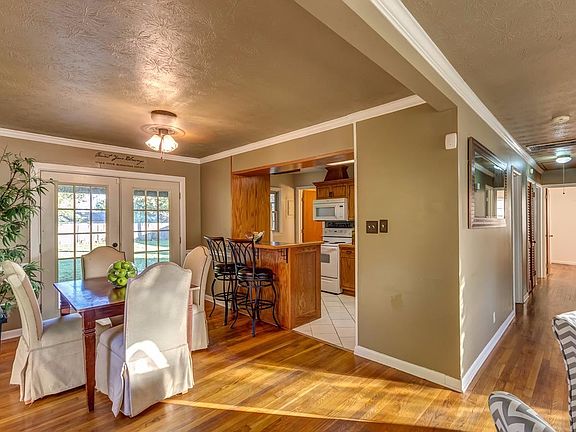 3rd image of 3480 Greenlawn Dr
